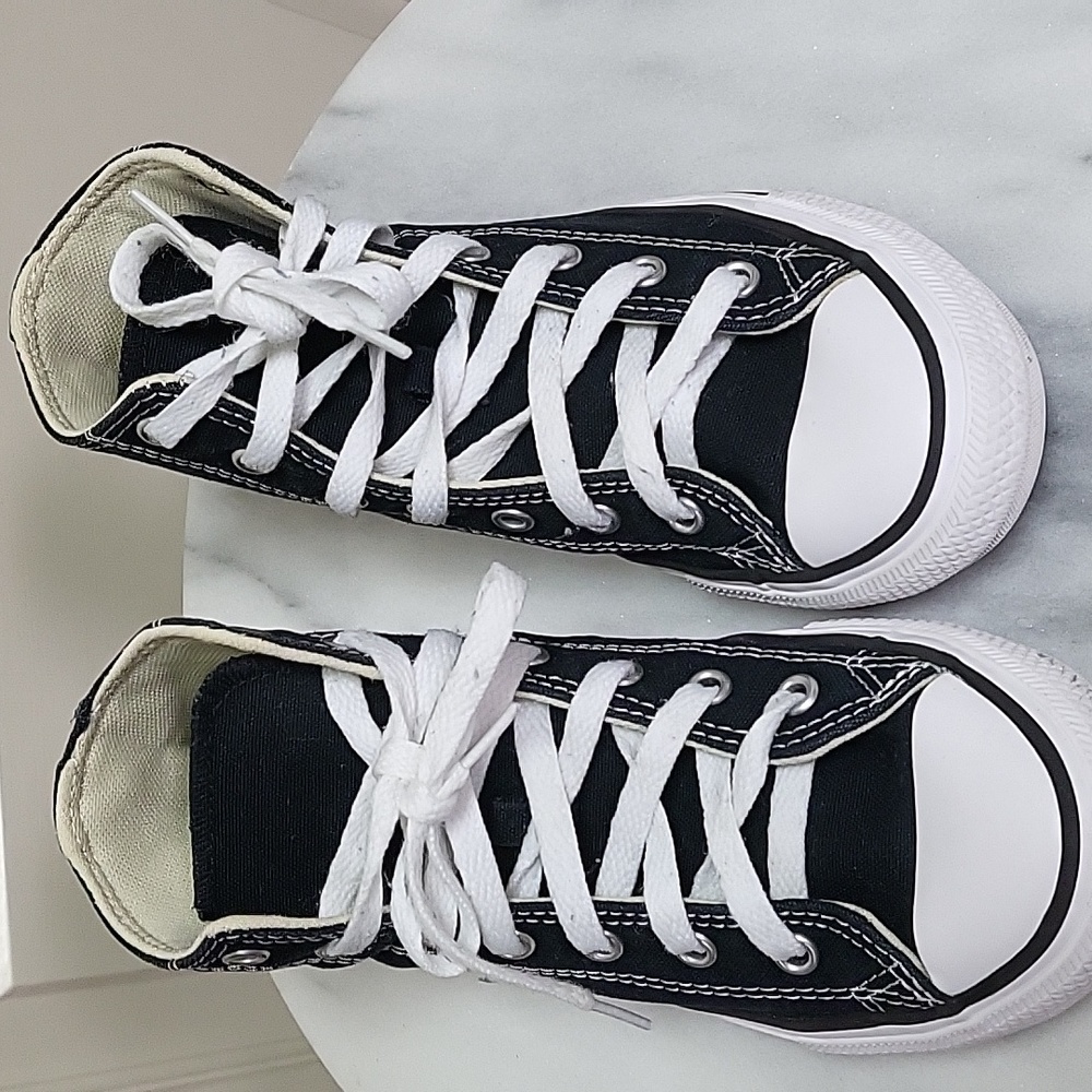 Black converse girls